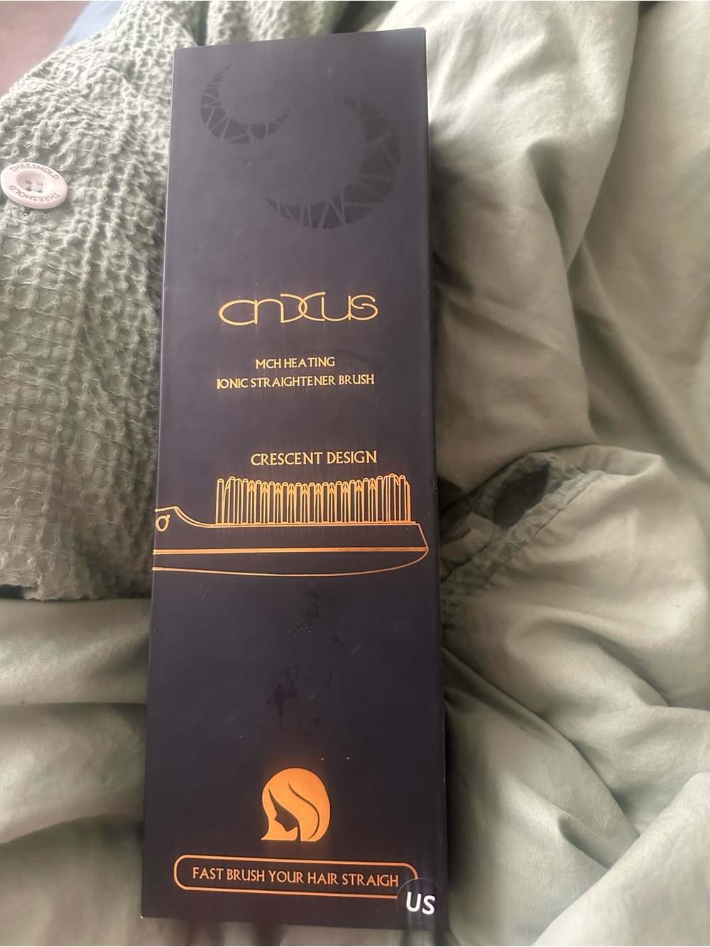 CNXUS Ionic Straightener Brush in Black and Gold
